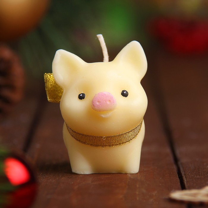 Свеча новогодняя "Поросёнок" молочная, 6,3х6см