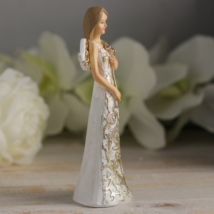 Сувенир полистоун "Ангел-девушка с золотой ромашкой" 16,5х10х5 см