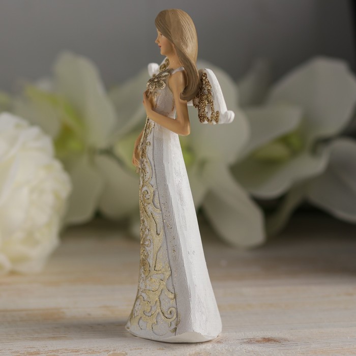 Сувенир полистоун "Ангел-девушка с золотой ромашкой" 16,5х10х5 см