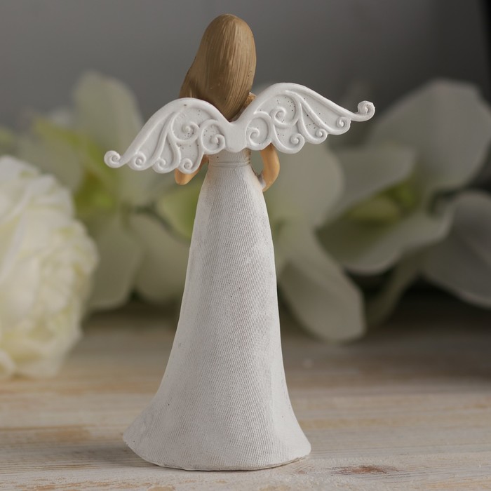 Сувенир полистоун "Ангел-девушка с золотой ромашкой" 16,5х10х5 см