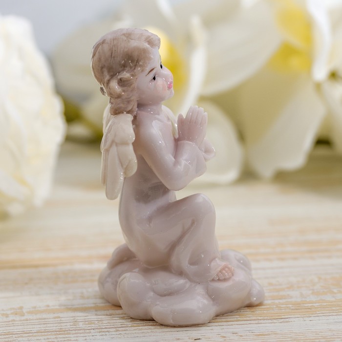 Сувенир полистоун лак "Ангел на облачке - молитва" 11,5х8х6,5 см