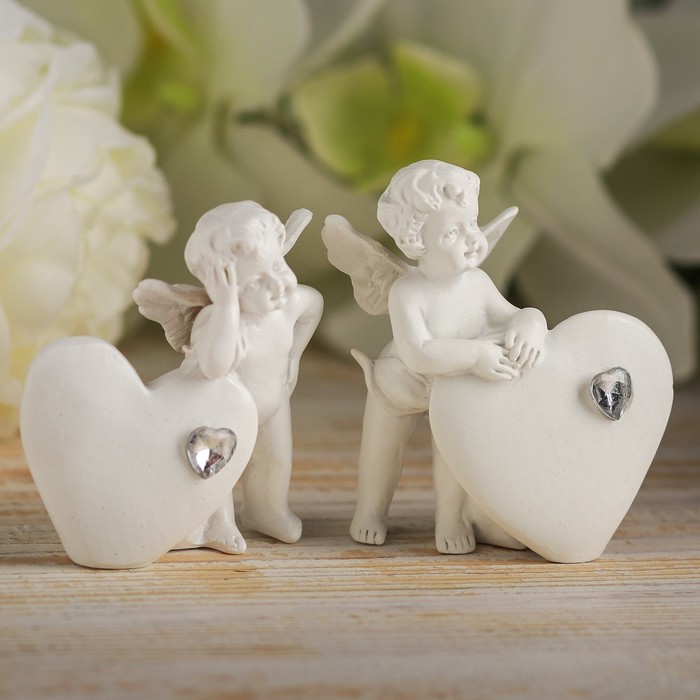 Сувенир полистоун "Ангелочек белоснежный с большим сердцем и кристаллом" МИКС 7,5х6х3 см