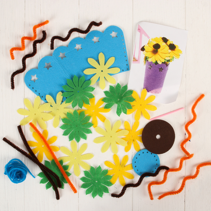 Набор для создания букета в горшочке из фетра "Первые цветы" с иглой, меховые палочки