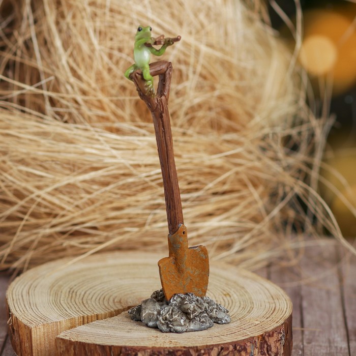 Сувенир полистоун "Лягушонок-музыкант на лопате"