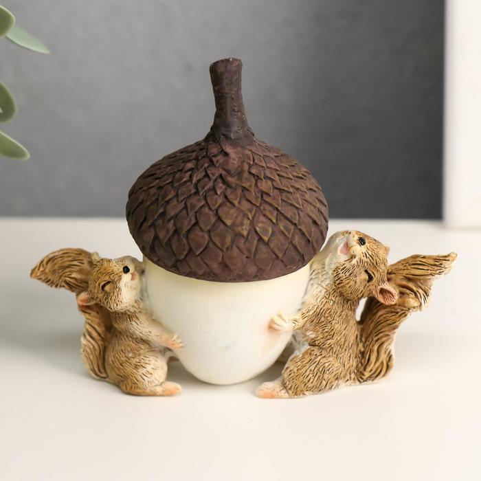 Сувенир полистоун "Два бельчонка с жёлудем"