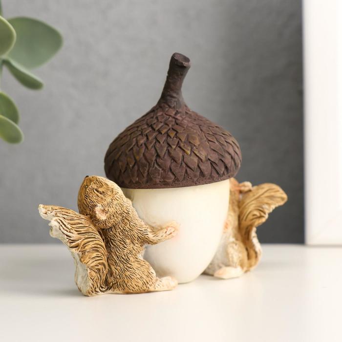 Сувенир полистоун "Два бельчонка с жёлудем"