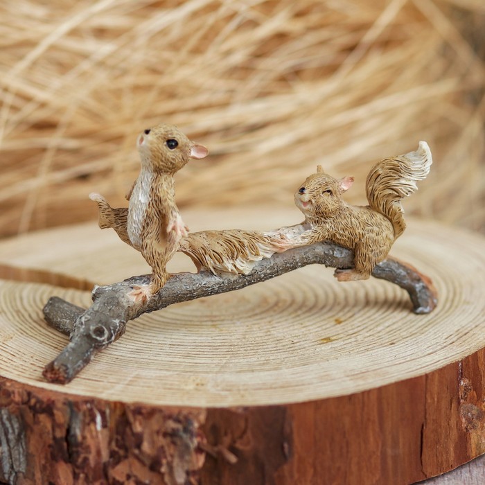 Сувенир полистоун "Два бельчонка на ветке"