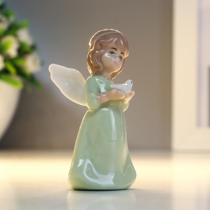 Сувенир керамика "Ангел в зелёном платье с голубем в руках" 6,5х3,3х2,5 см