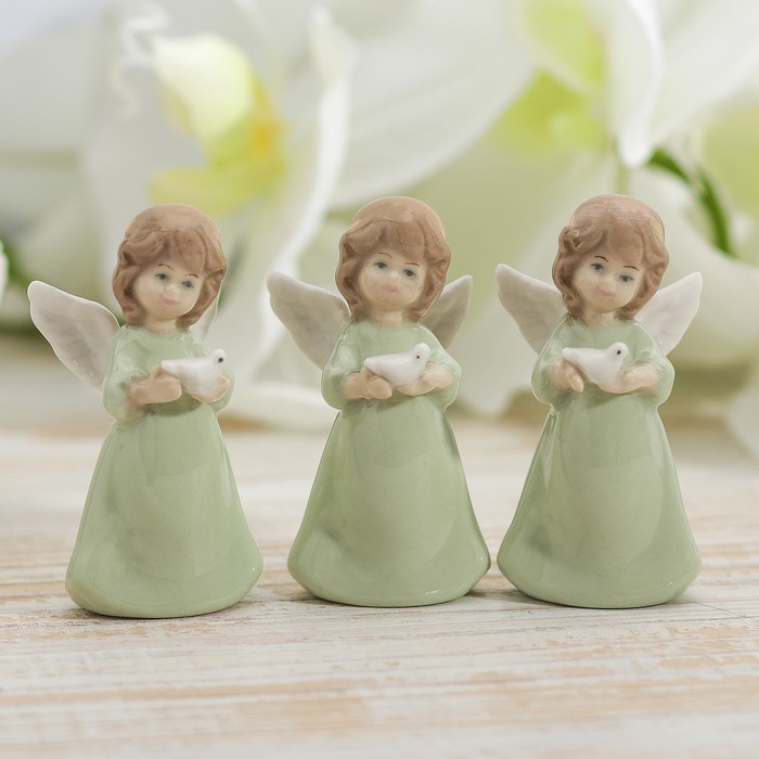 Сувенир керамика "Ангел в зелёном платье с голубем в руках" 6,5х3,3х2,5 см