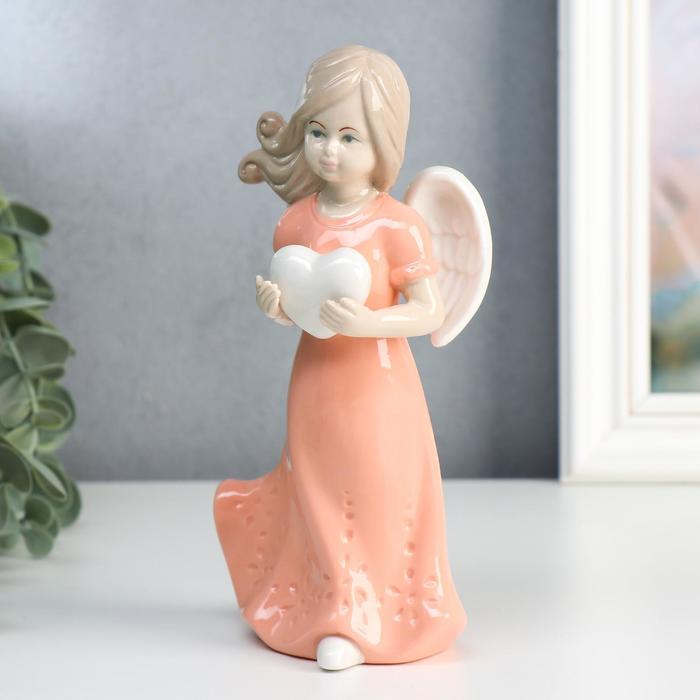 Сувенир «Ангел-девочка с сердцем в руках»