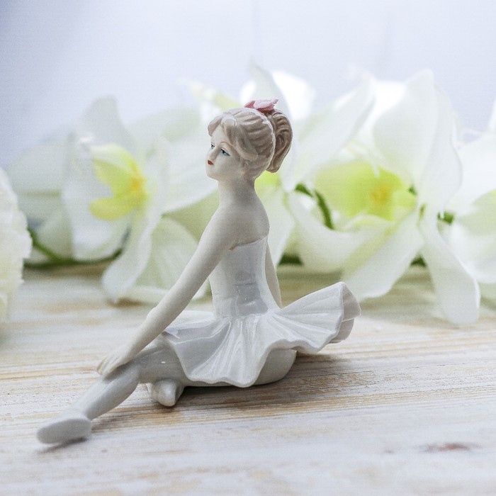 Сувенир керамика "Балерина в белой пачке с цветами в волосах" 11,5х18,4х10,3 см