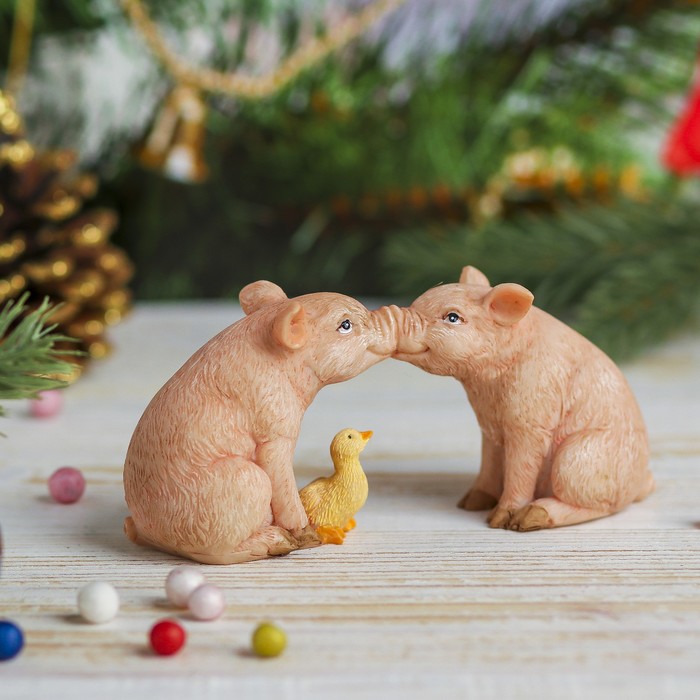 Сувенир полистоун "Поросята целуются"