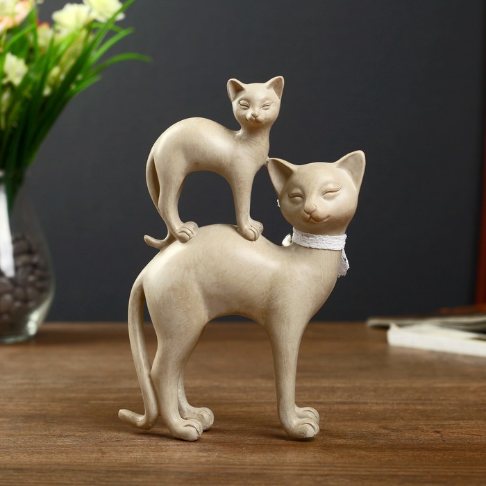 Сувенир полистоун "Кошка с бантом и котёнком на спине" 19х14х5 см