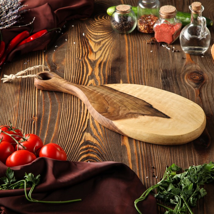 Доска авторская для подачи №1, из слэба, массив ореха, 40 х 20 см