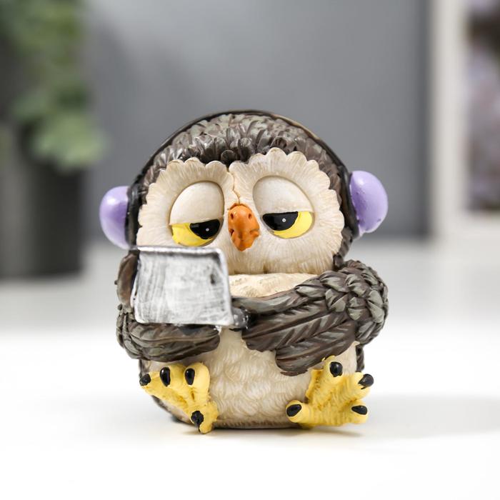 Сувенир полистоун "Совушка в наушниках и с ноутбуком" 8,7х9х8,5 см