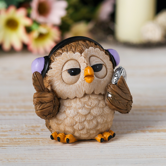 Сувенир полистоун "Совушка в наушниках и с плеером" 8,3х9х6,5 см