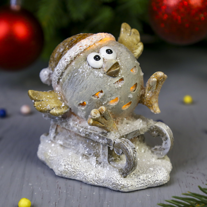 Сувенир полистоун световой "Птенчик в шапке-ушанке на санках катится с горы" 9,5х10,5х8 см