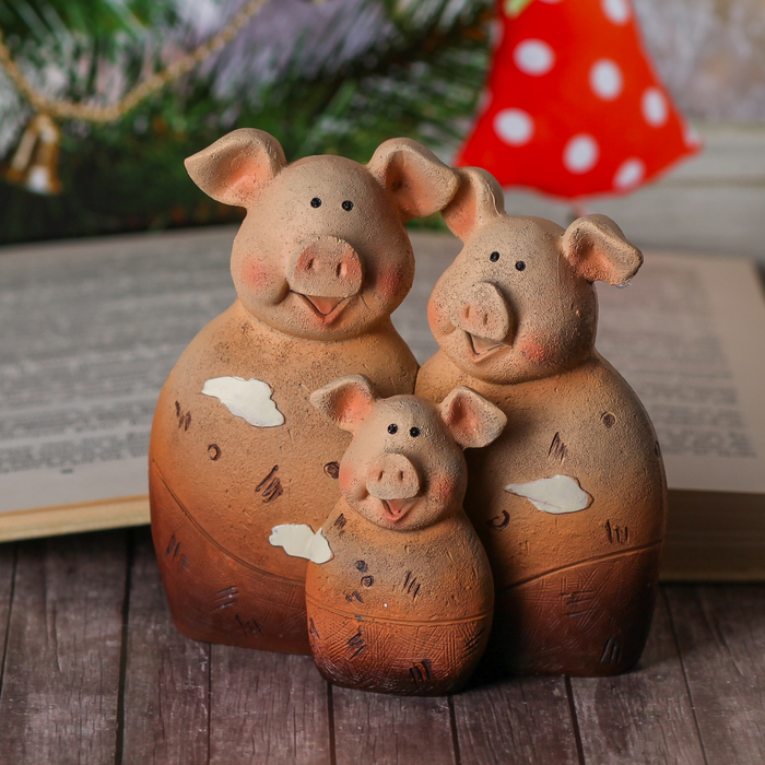 Сувенир полистоун "Папа, мама, я - свинки" набор 3 шт 12,5х13х6 см