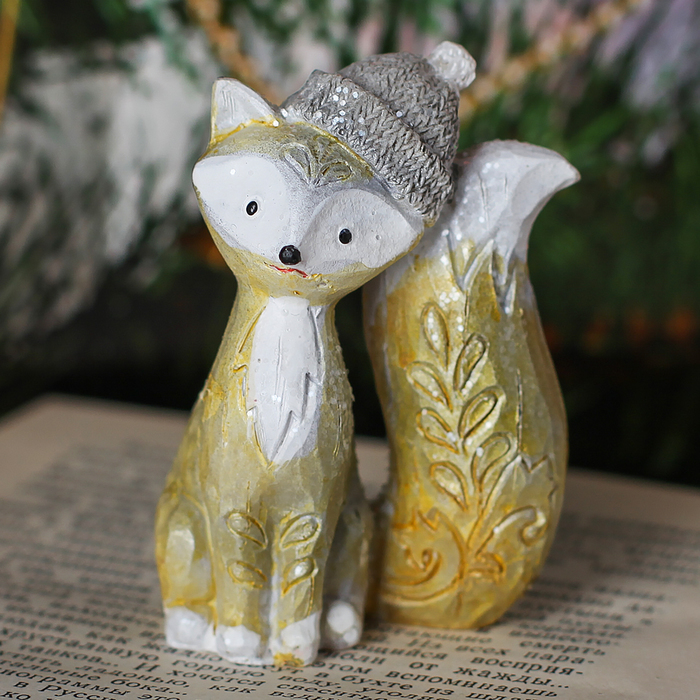 Сувенир полистоун "Лисичка в вязаной шапке" золотистая 7,5х3,5х5 см