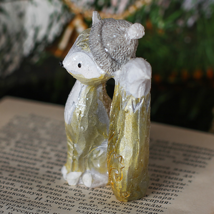 Сувенир полистоун "Лисичка в вязаной шапке" золотистая 7,5х3,5х5 см