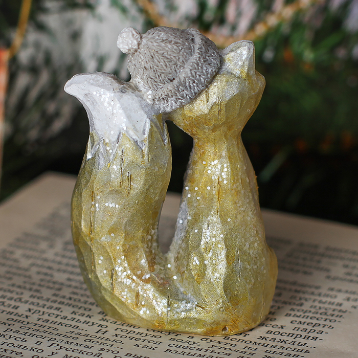 Сувенир полистоун "Лисичка в вязаной шапке" золотистая 7,5х3,5х5 см