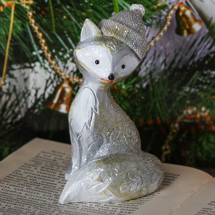 Сувенир полистоун "Лисичка в вязаной шапочке" золотистая 11х8х6 см