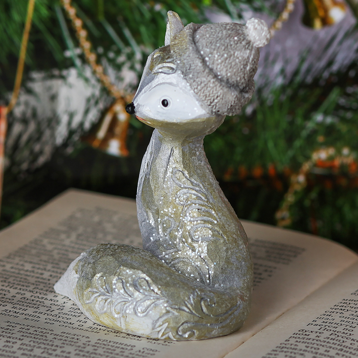 Сувенир полистоун "Лисичка в вязаной шапочке" золотистая 11х8х6 см