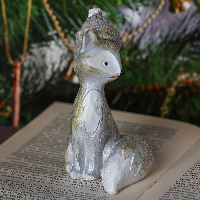 Сувенир полистоун "Лисичка в вязаной шапочке" золотистая 11х8х6 см