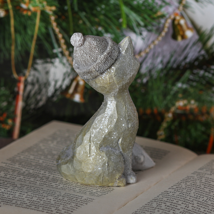 Сувенир полистоун "Лисичка в вязаной шапочке" золотистая 11х8х6 см