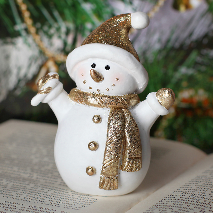 Сувенир полистоун "Снеговичок с золотым шарфиком и колпаком" 9,5х3,5х7,5 см