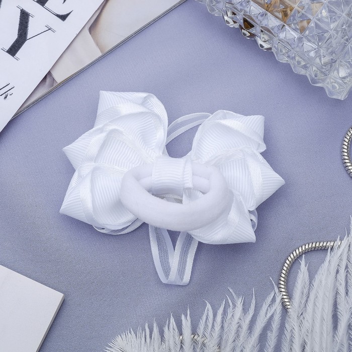 Резинка для волос бант "Школьница" 7 см, цветок из жемчужин, белый