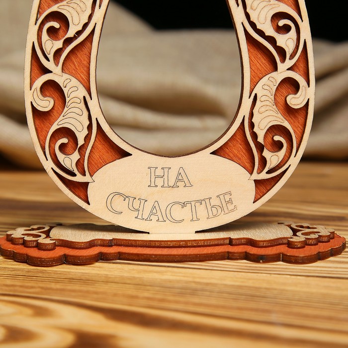 Подкова «Любимой подружке/на счастье», с узором, настольная, двусторонняя, красная, 5×12×10