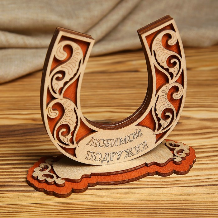 Подкова «Любимой подружке/на счастье», с узором, настольная, двусторонняя, красная, 5×12×10
