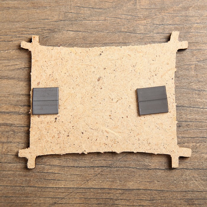 Магнит «Герб России с хохломской росписью», кожа в бамбуке, белый фон, 8,2×6,5 см