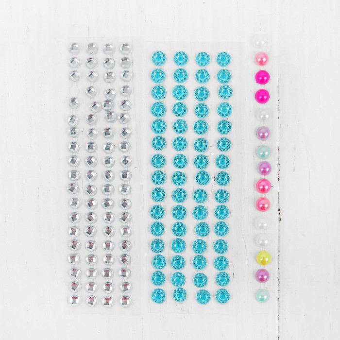 Аппликация стразами "Гусеничный трактор"