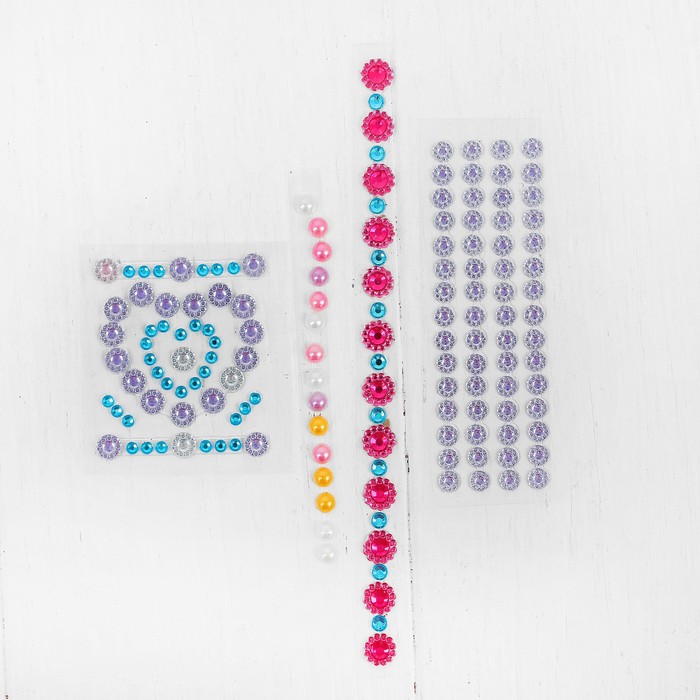 Аппликация стразами "Детки в машине"