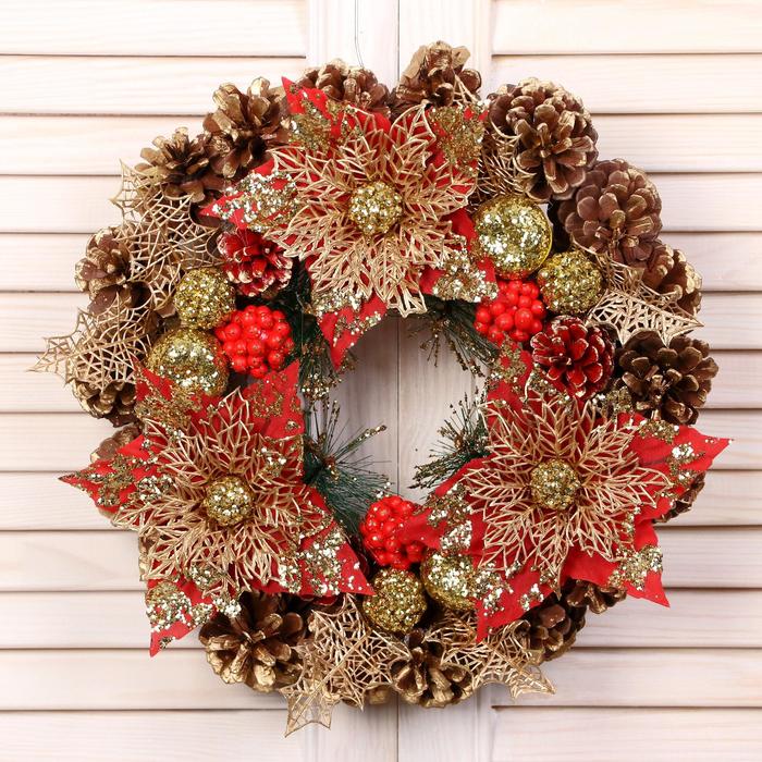 Венок новогодний d-29 см "Шишки" красные цветы с золотом