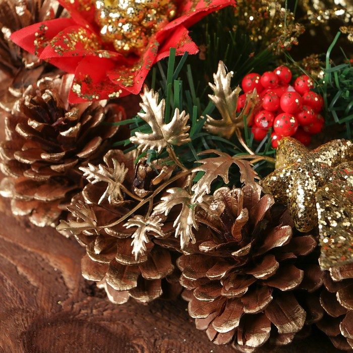 Венок новогодний d-29 см "Шишки" золотисто-красные цветы