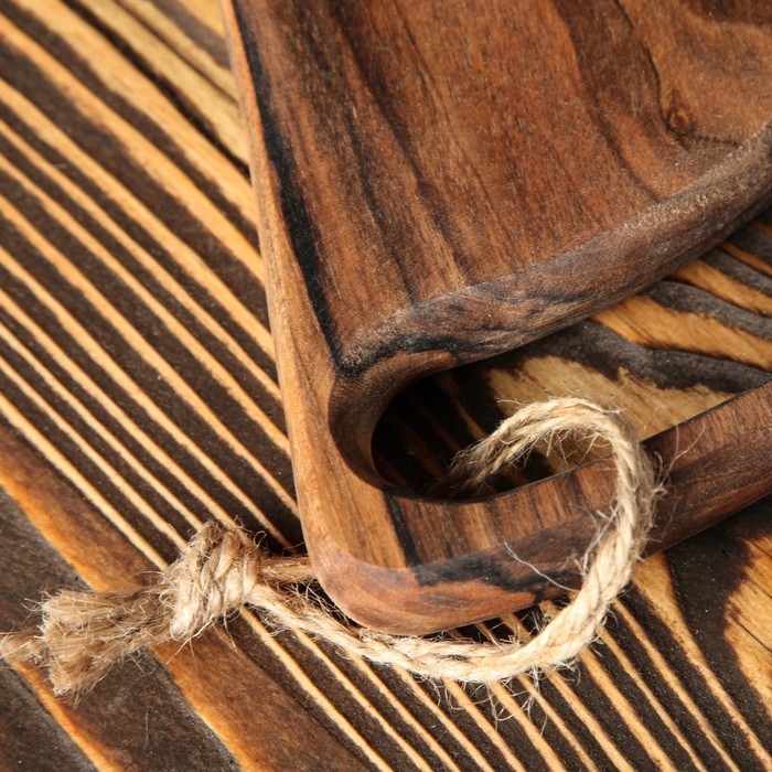 Доска авторская для подачи №2, из слэба, массив ореха, 40 х 20 см