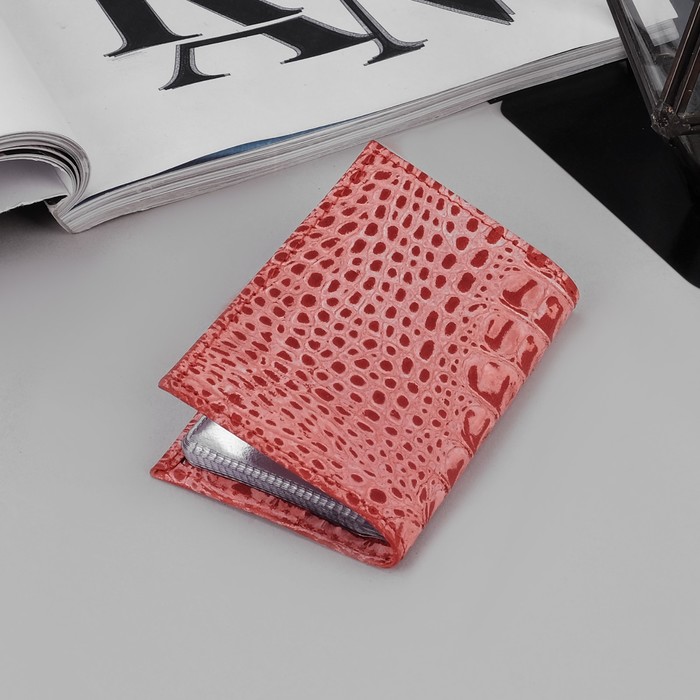 Визитница вертикальная, 1 ряд, 16 листов, кайман, цвет красно-розовый