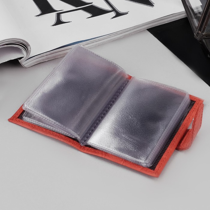 Визитница вертикальная, 1 ряд, 16 листов, хлястик/кайман/пулап, цвет алый