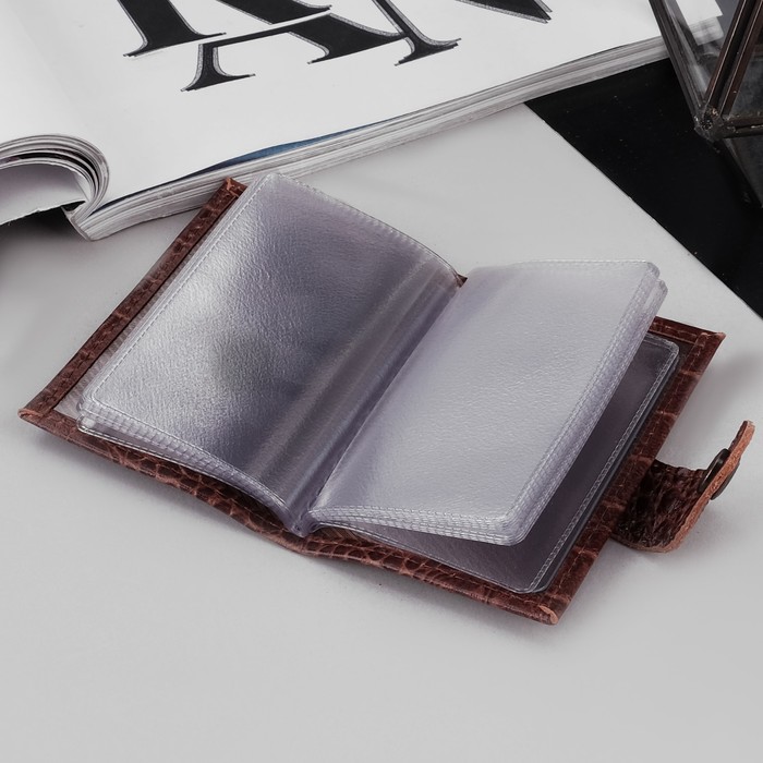 Визитница вертикальная, 1 ряд, 16 листов, хлястик/кайман, цвет светло-коричневый