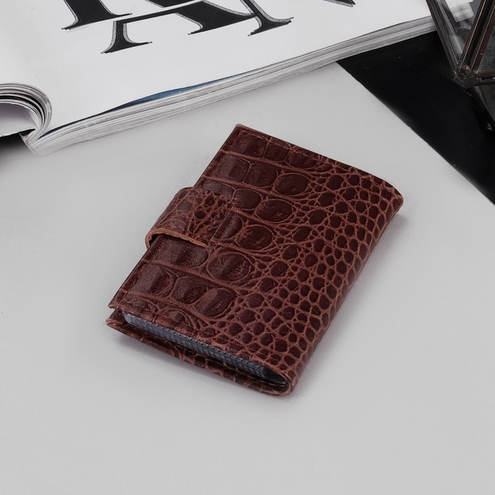 Визитница вертикальная, 1 ряд, 16 листов, хлястик/кайман, цвет светло-коричневый