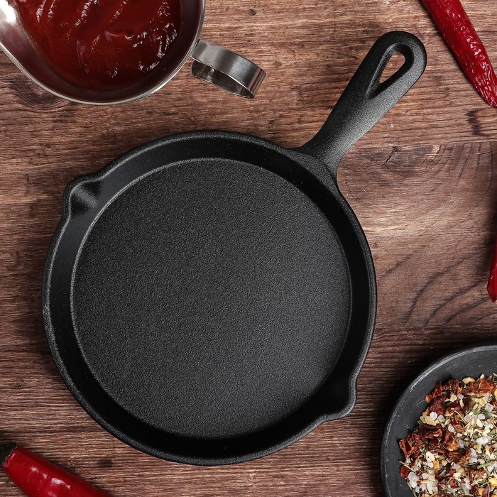 Сковорода 15 см "Вилфред", с 2 сливами, чугунная ручка