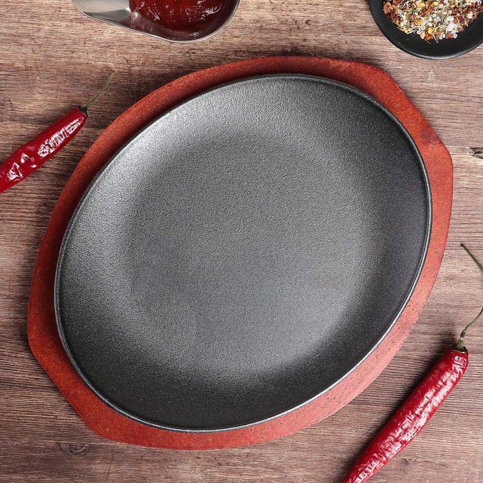 Сковорода 29,5х23х3 см "Овал. Игнес", на деревянной подставке