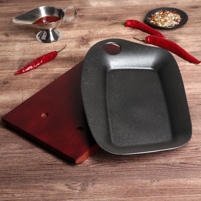 Сковорода 33х21х4,5 см "Этаноши". на деревянной подставке