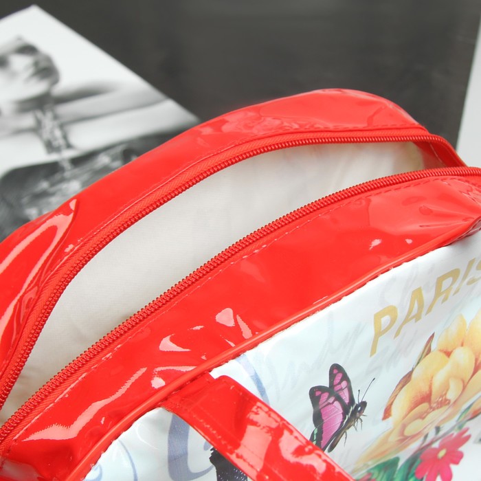 Косметичка-сумочка "Города", отдел на молнии, ручки, цвет красный