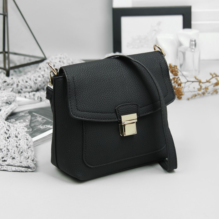 Сумка женская, отдел с перегородкой на молнии, 2 наружных кармана, регулируемый ремень, цвет чёрный