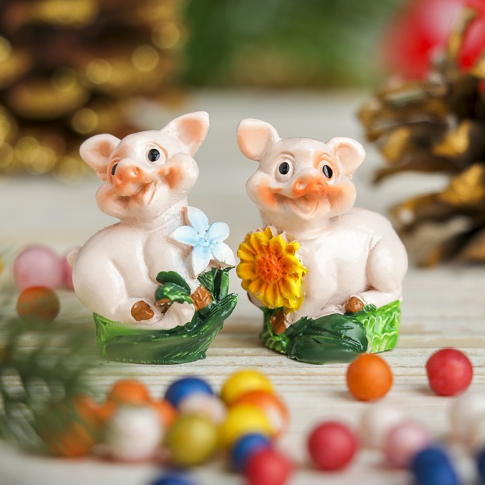 Сувенир полистоун "Хрюшка с ромашкой" МИКС 3,5х2,5х1,8 см