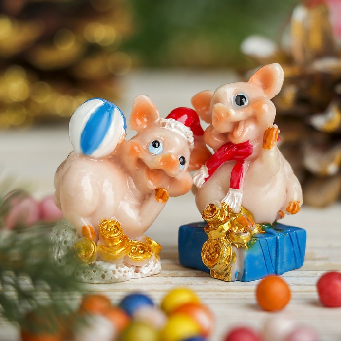 Сувенир полистоун "Хрюшка новогодний" МИКС 4х2,3х2,3 см